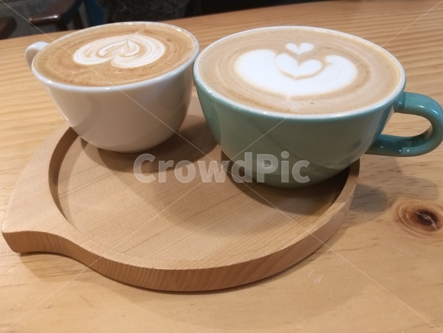 라떼,카푸치노,커피잔,나무쟁반,커피,커피,카페,coffee,cafe