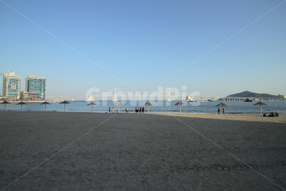 부산,광안대교,광안리,해변,해수욕장,바다,광안리해수욕장,광안리바다,하늘,광안리낮,모래,휴양객,부산해수욕장,부산광관지,해안가,광안리해변,광안리여행,busan,sky,waterfront,sand,beach,sitetouristique,gwangalli,busansea,sea,부산휴양지,휴양지,가을해변,koreatouristattraction,korealandmark,랜드마크,한국관광지,한국명소,부산해변,landmark,touristattraction,해변,바다,beach,sea