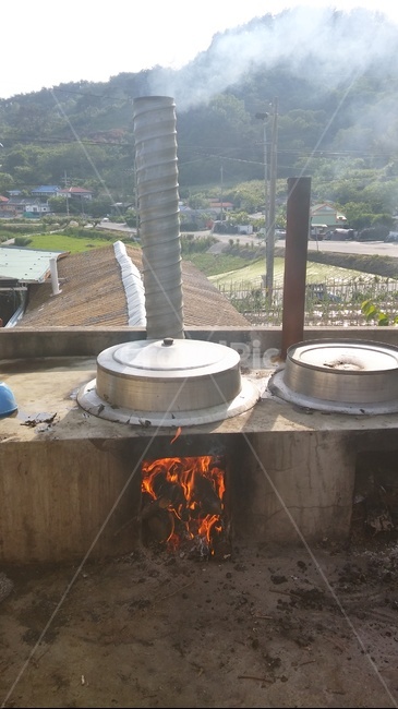 시골,아궁이,굴뚝,장작,연기,산,마을
