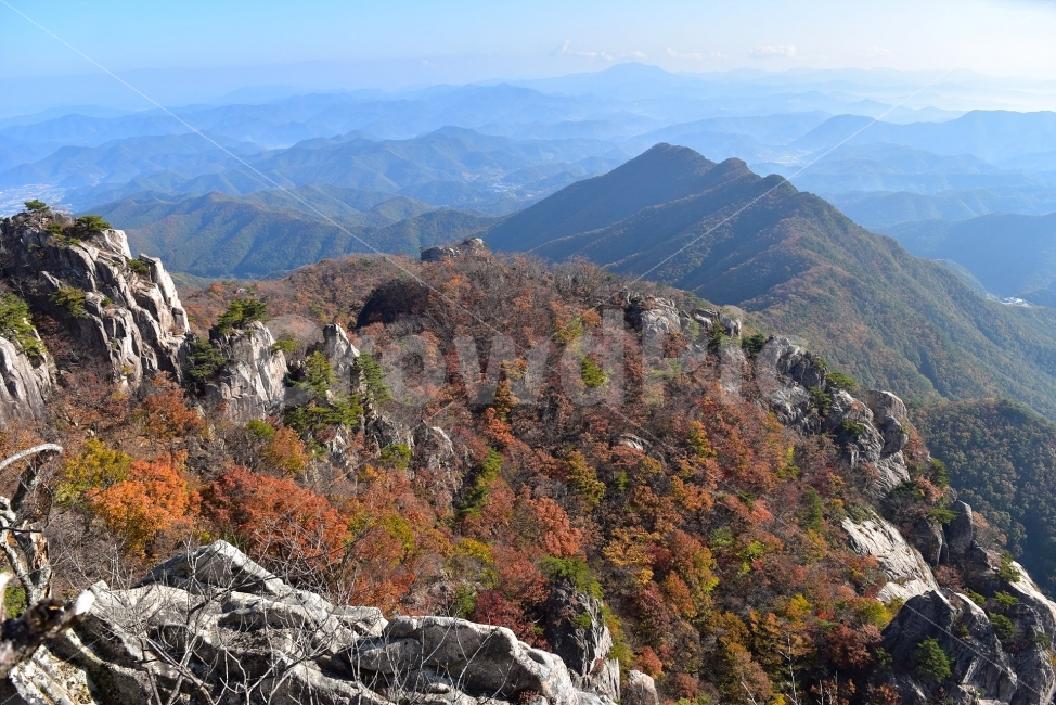 대둔산,가을,풍경,단풍,탐방,도립공원,빨간단풍,파란하늘,가을색,오색,울긋불긋,알록달록,그림같은,칼라풀,뷰티플,아름다운,힐링,감성,자연,정취,산세,명산,100대명산,nature,산,등산,트레킹,풍경사진,비경,경치,가을사진,가을색채,가을의정취,맑음,청명,가을날씨,경관,기암,암봉우리,mountain,금산,완주,논산,낙조대,낙조산장,마천대,케이블카,구름다리,삼선계단,가을,계절,fall,autumn,season,자연,풍경,nature,landscape,한국자연풍경,한국자연경관,korea nature landscape,outdoors,옥외