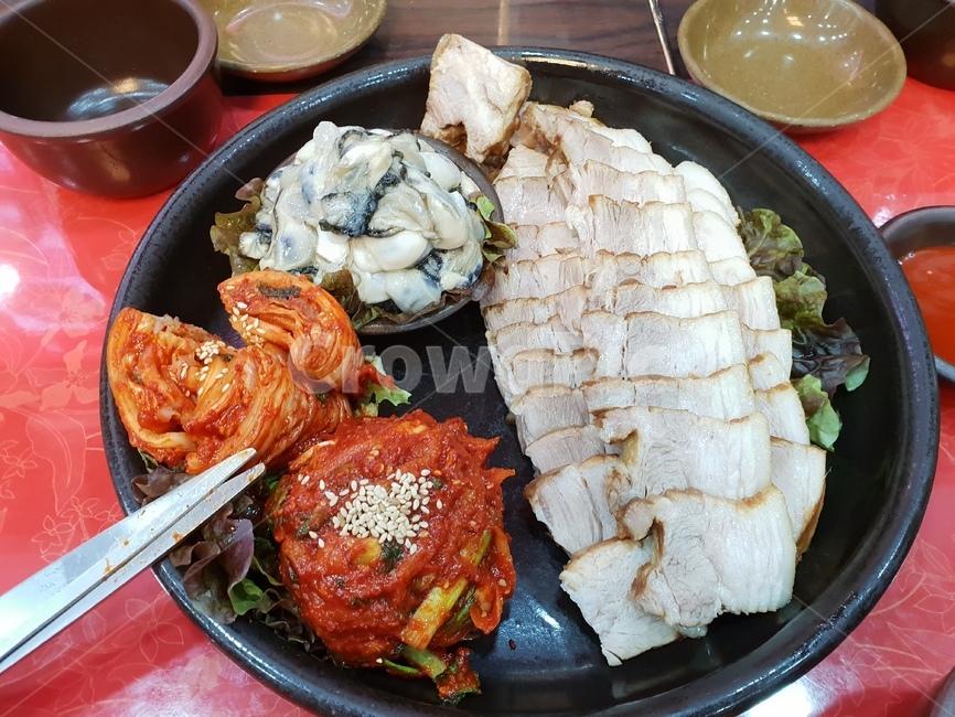 보쌈,굴보쌈,굴,김치,무말랭이