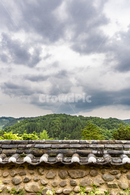 sky,traditional wall,Gunja Village,Cultural Heritage,old house,Hanok,National tourist site,tile fence,Attractions,prison,traditional house