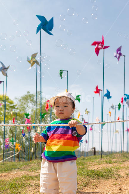 small,pinwheel,outing,Windy Hill,kid,bright,infant,scenery,cute,one year old,colors,vivid,spring,grass,hat,model,man,naughty,park,parenting,baby boy,spring outing,Baby,picnic,Pyeonghwa Nuri Park,outdoor,rainbow,childrens ship,person,Paju,family,colorful,I