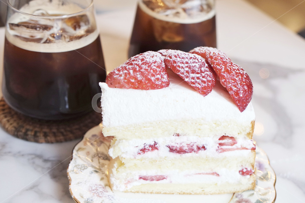 디저트,딸기케이크,생크림케이크,케이크,딸기,딸기디저트,sweets,음식,식재료,요리,food,cook,meal,dishes,food reserves,디저트,간식,후식,dessert,snack