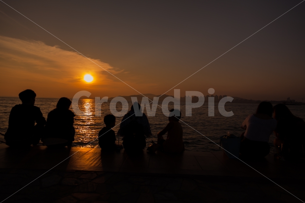 석양,바다,여행,가족,여름,바닷가,인천,월미도,아이들,family,happy,love,together,people,sky,beach,life,holidays,sunset,ocean,landscape,orange,evening,sun,sea,water,sunlight,travel,sunrise,wave,summer,yellow,nature,beautiful,sunsetview,사람,인물,인간,human,person,인물실루엣,사람실루엣,character silhouette,human silhouette,햇빛,outdoors,옥외,하늘,자연,일몰,dusk,황혼,dawn,새벽,red sky,붉은 하늘