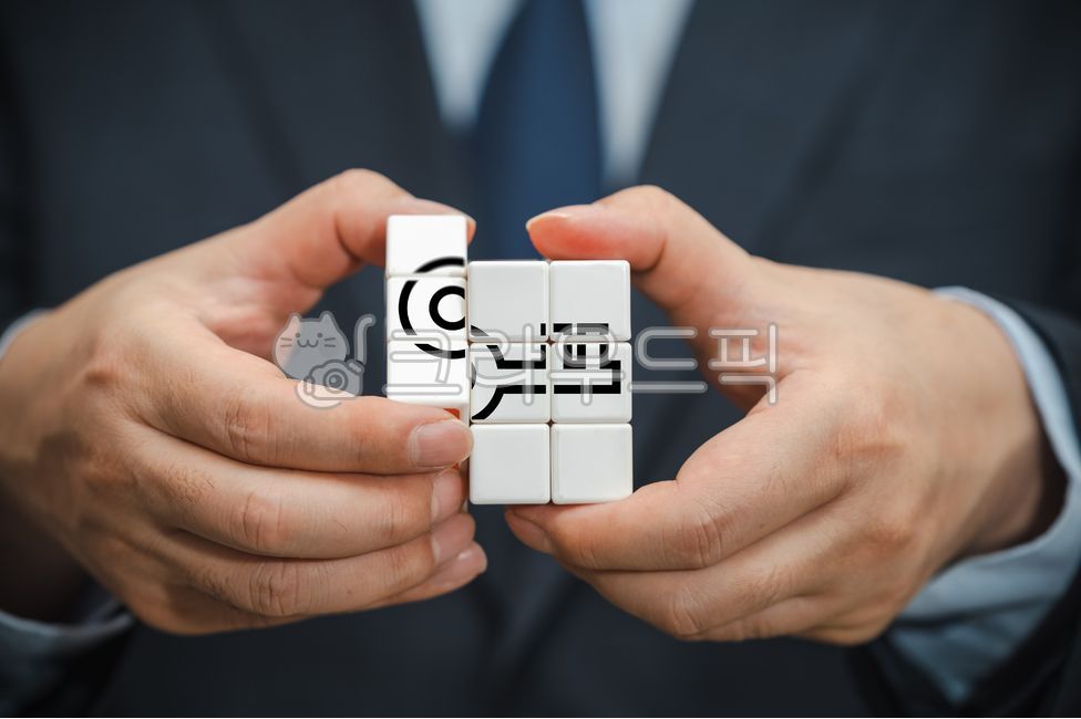 Brainstorming,thought,idea,concept,operator,professional,holding,problem,solution,innovatory,catch,man,keyword,key,hand,innovation,close up,manager,business,assignment,problem solving,target,marketing,management,Cube,business man,success,person,puzzle,sol