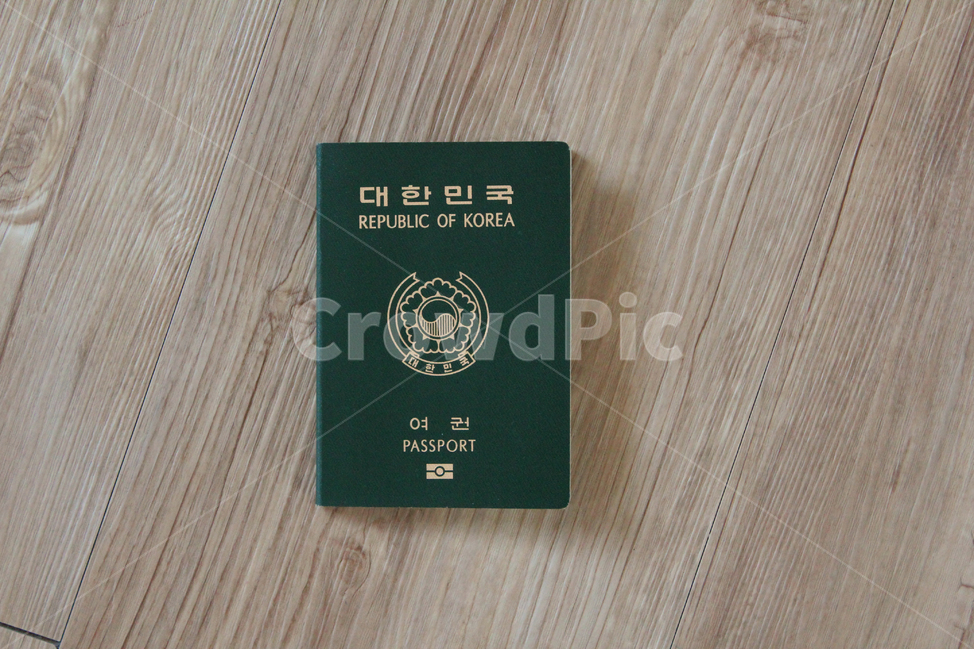 여권,한국여권,passport,대한민국여권,id,사물,물건,business,card,citizen,emigration,identification,identity,international,korea,pass,republicofkorea,security,wooden,탑앵글,탑뷰,여행,휴가,traveling,vacation,trip,사물,물건,오브젝트,thing,object,matter