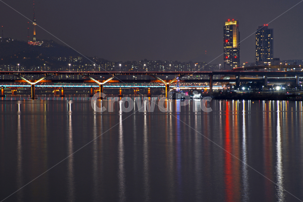 night view,Namsan,Han River Bridge,reflection,light,Cheongdam Bridge,Seongsu Bridge,fire,Han River