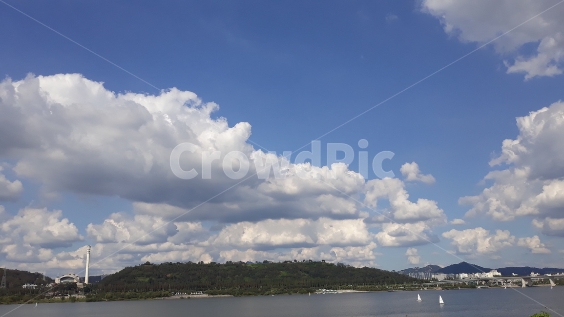 자연,nature,outdoors,옥외,land,땅,구름,cloud,하늘,sky,water,물,ocean,한강,요트,강변도로,자연,풍경,nature,landscape,weather,날씨,cumulus,적운,대양,sea,바다,shoreline,해안선