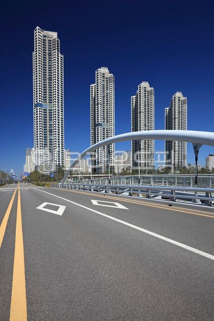International City,city,housing,line,Cheongna International City,house,space,building,modern,road,modern architecture,floor,traffic,architecture,Korea,sky,highrise building,residentialcommercial apartment complex,highrise Apartment,Incheon,real estate,dow