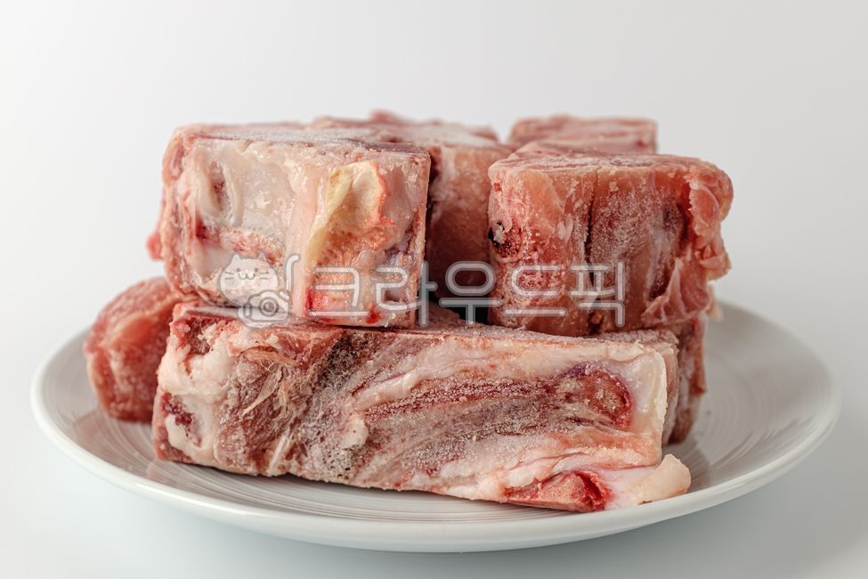 close up,ingredient,raw,frozen,spine,bone,pork,pork bone,food,pig,Stiff,meal,pork backbone,grocery,Food Ingredients,meat,ingredients