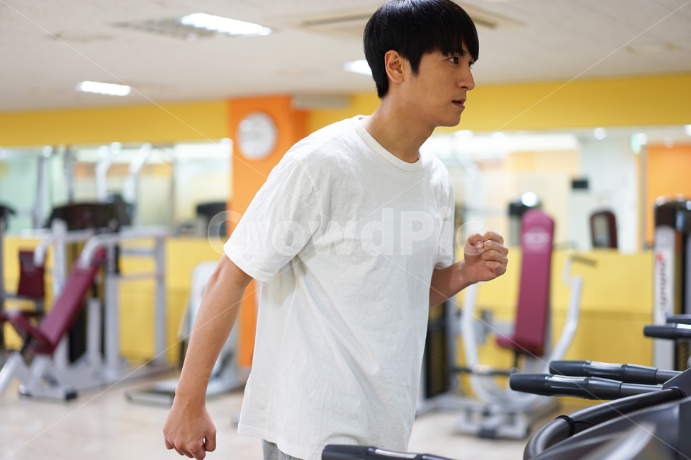 운동,남자,체조,체력단련,헬스,헬스장,자기관리,피트니스,몸관리,운동기구,달리기,런닝머신,근력운동,무산소운동,유산소운동,다이어트,health,gym,fitness,diet,man,runningmachine,running,트레이닝,남성,사람,인물,인간,human,person,남성,남자,man,male,건강,헬스웨어,헬스케어,healthware,health care