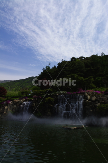 폭포,화단,하늘,구름,바위,꽃,flower,식물,plant,계절,봄,spring,자연,풍경,nature,landscape,water,물,outdoors,옥외,river,강