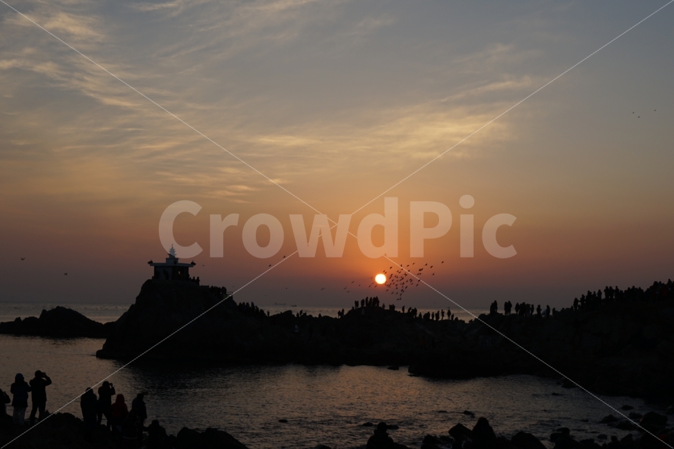 오랑대,일출,해돋이,동해,바다,기장군,바다일출,동해일출,일출사진,자연,풍경,nature,landscape,사람,인물,인간,human,person,인물실루엣,사람실루엣,character silhouette,human silhouette,outdoors,옥외,sky,하늘,sunset,일몰,dusk,황혼,dawn,새벽,red sky,붉은 하늘,sunlight,햇빛