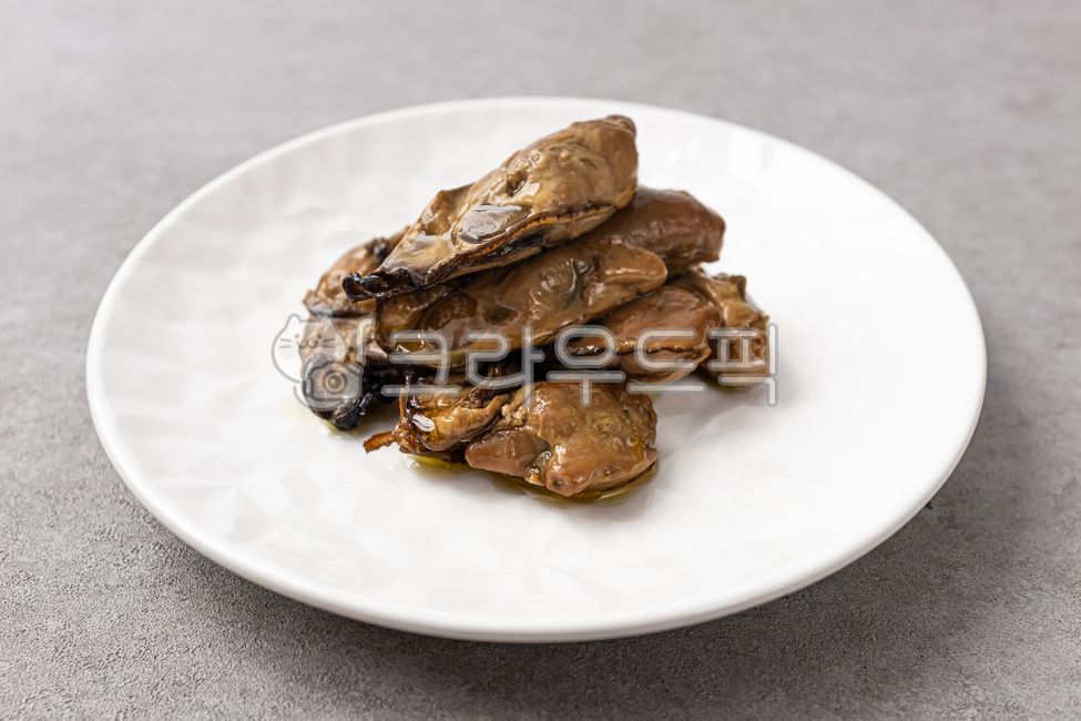 seafood,close up,cave,ingredient,smoked,pickled,Strong scent,smoked oysters,Smoked flavor,food,meal,smoked food,grocery,Food Ingredients,olive oil,ingredients,clam,fish and shellfish,soft