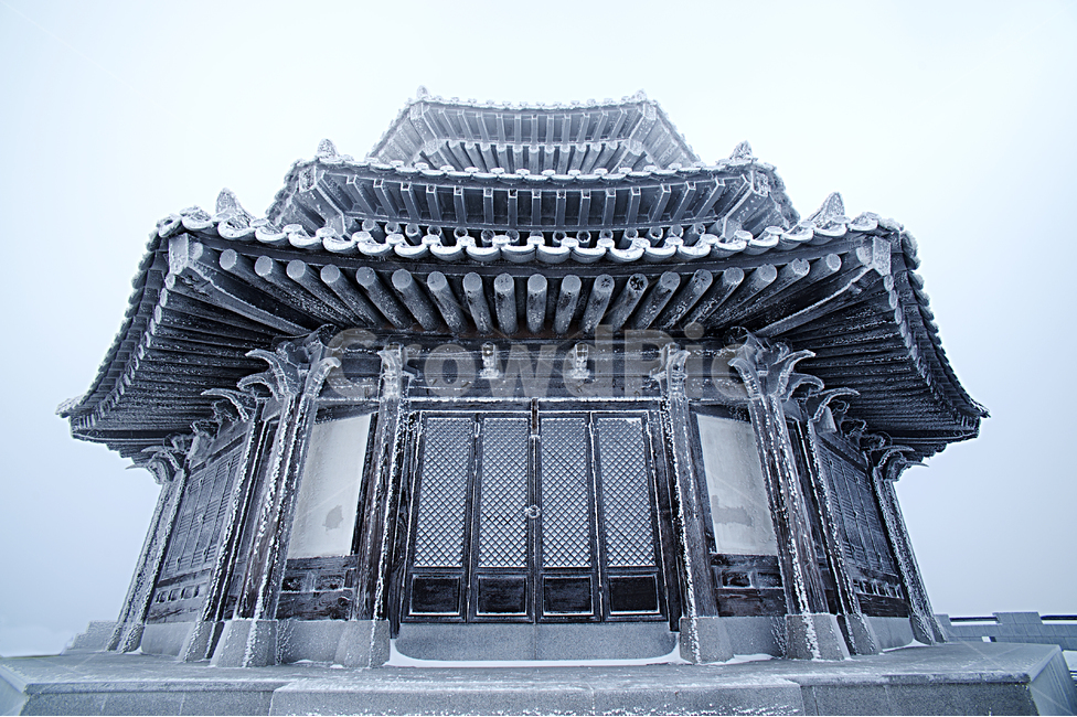 눈꽃,눈,겨울산,덕유산,얼음,눈덮인건물,한국전통,한국문화,korean traditional,korean culture,건축물,건물외관,exterior,building,structure,architecture,construction