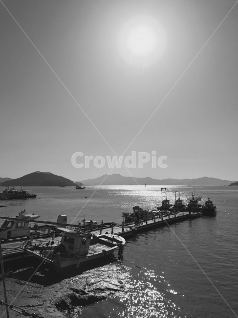 흑백,항구,강화도,배,갯벌,태양,흑백,모노톤,monochrome,black and white,교통,교통수단,traffic,transportation,water,물,waterfront,워터 프론트,pier,교각,port,포트