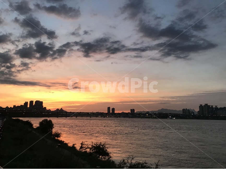 노을,한강,강,하늘,풍경,도시,풍경,city,landscape,한국도시풍경,한국도시경관,korea cityscape,nature,자연,outdoors,옥외,sky,red sky,붉은 하늘,sunset,일몰,dawn,새벽,dusk,황혼