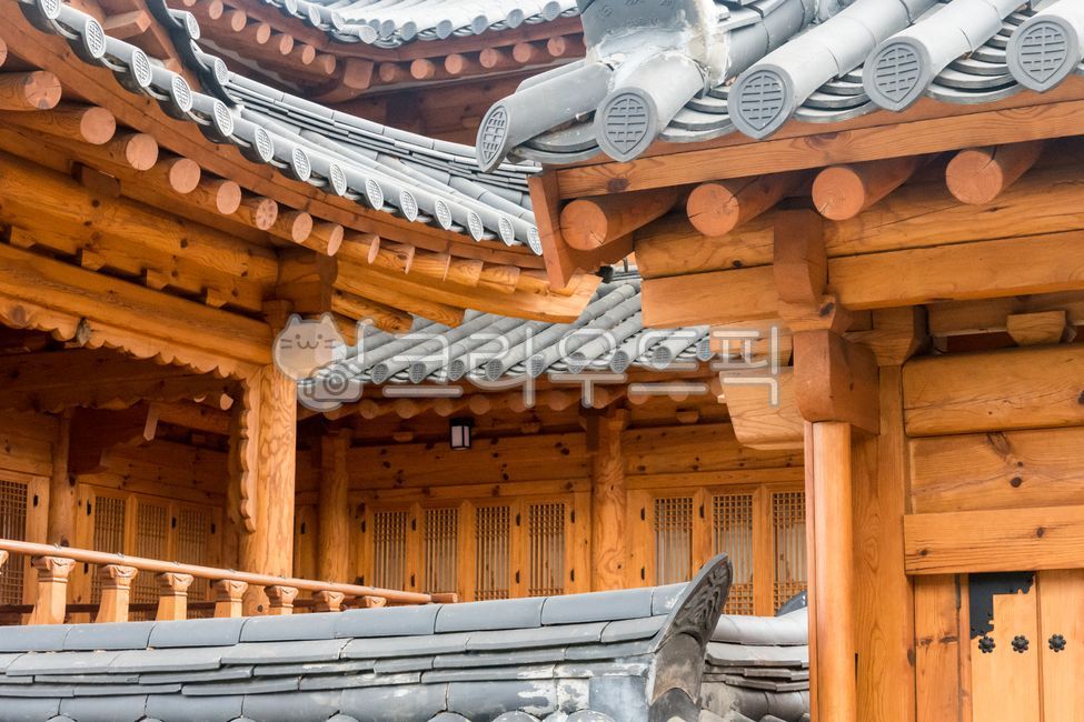 한옥,건축물,기와집,전통가옥,한국전통,처마,기와,한국적인,한국문화