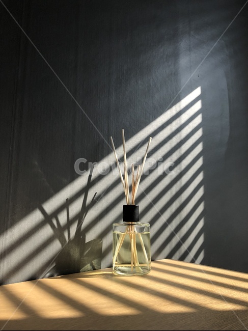 디퓨져,햇살,그레이,인테리어,여유,사물,물건,오브젝트,thing,object,matter