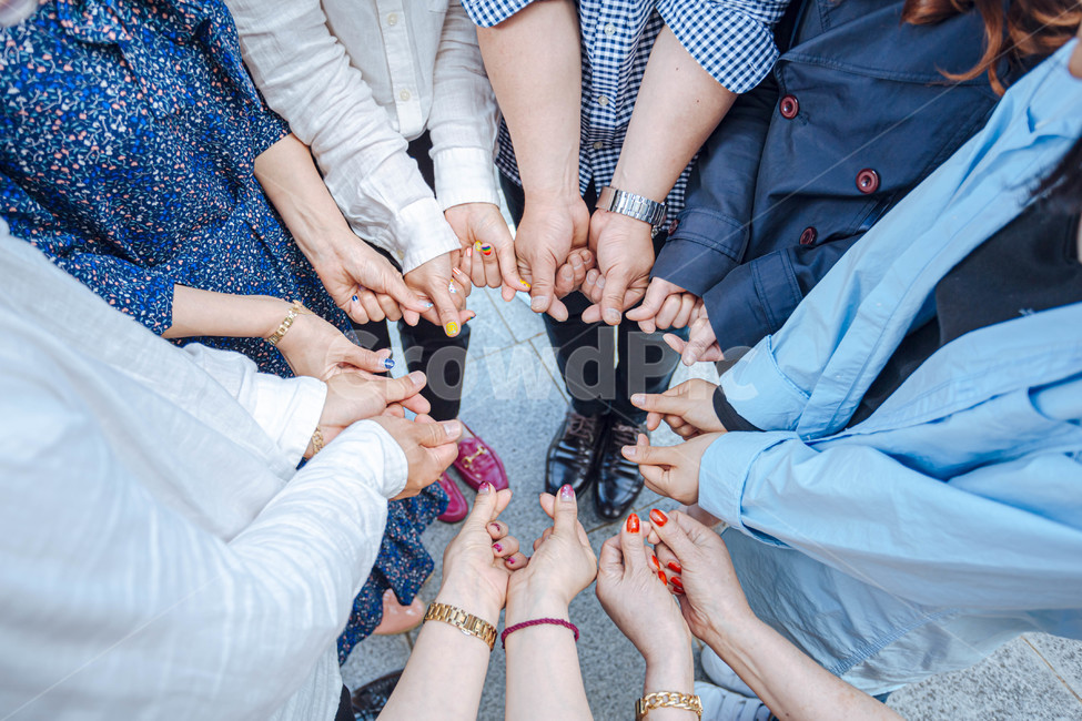 손,하트,동료,가족,사랑,손하트,남자,여자,모임,person,사람,human,인간,투게더,셔츠,원피스