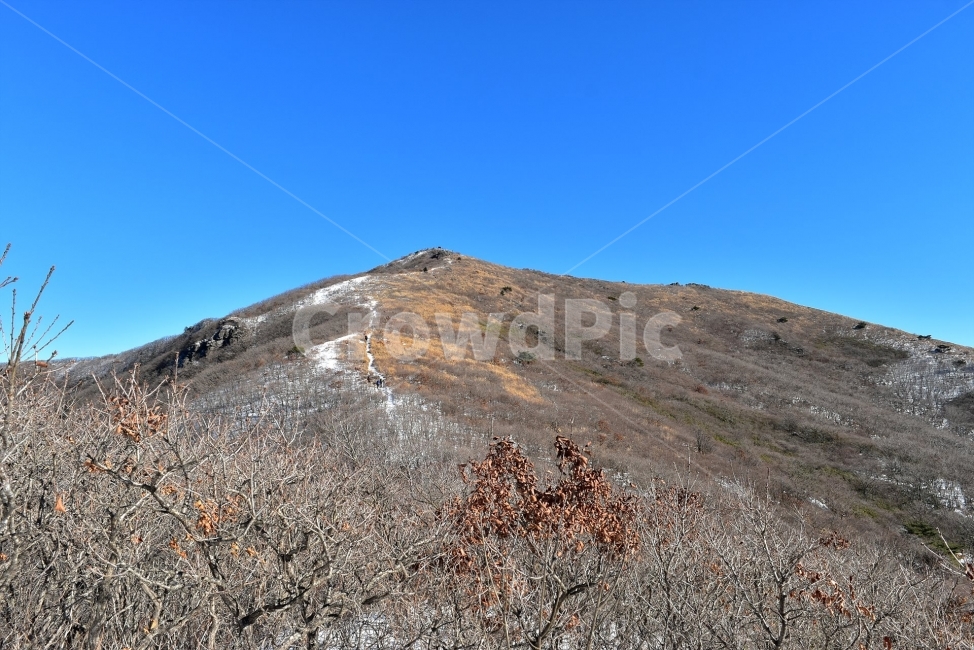 지리산,서북능선,노고단,풍경,비경,명산,국립공원,성삼재,묘봉치,만복대,고리봉,반야봉,천왕봉,정령치,세걸산,세동치,부운치,팔랑치,산행,등산,트레킹,National,Park,철쭉,파란,하늘,바래봉,사진,산그리메,산너울,명선봉,토끼봉,힐링,감성,전망,조망,아름다운,수려한,nature,lanscape,겨울,계절,winter,season,자연,풍경,nature,landscape,한국자연풍경,한국자연경관,korea nature landscape,slope,경사,outdoors,옥외