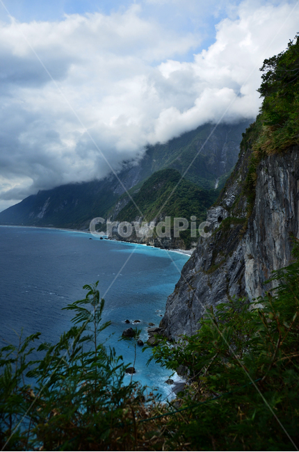 절벽,바다,푸른,구름,대만,타이완,대만바다,대만절벽,파란,taiwan,bluff,cloud,blue,자연,풍경,nature,landscape,promontory,곶,outdoors,옥외,cliff,낭떠러지