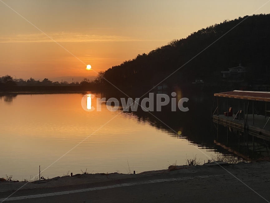 nature,자연,outdoors,옥외,dusk,황혼,sunset,일몰,sky,하늘,dawn,redsky,새벽,붉은하늘,sunlight,햇빛,산,저수지,강,자연,풍경,nature,landscape
