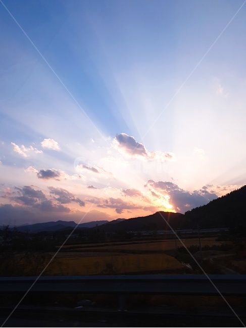노을,하늘,산,풍경,해,자연,풍경,nature,landscape,outdoors,옥외,sunlight,햇빛,flare,플레어,light,빛,sky
