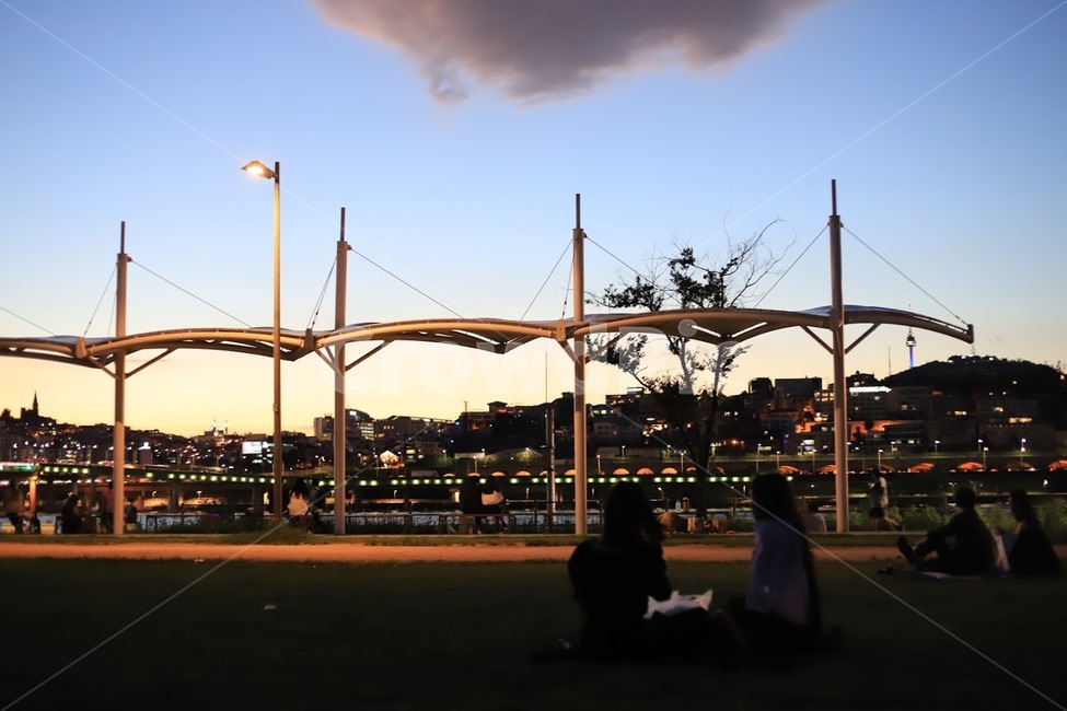 하늘,야경,구름,전선,한강야경,풍경,야경,밤,풍경,nightscape,night,landscape,도시,city,한국도시풍경,한국도시경관,korea cityscape,사람들,대중,군중,other people,crowd,building,건물,시티,town,metropolis,중심지,urban,어반