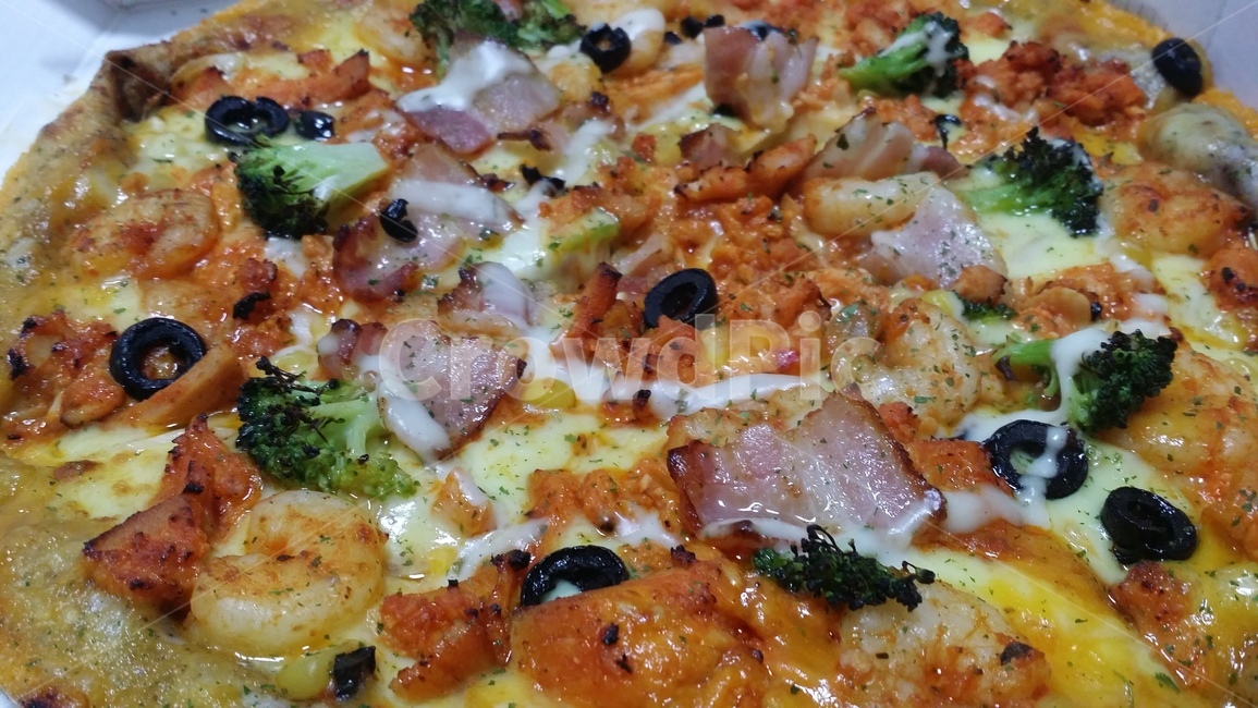 피자,쉬림프,핫치킨,치즈,베이컨,브로콜리,올리브,pizza,hot,chicken,cheese,bacon,shrimp,broccoli,olive