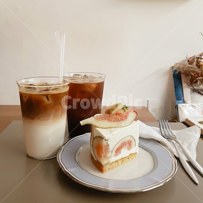 케잌,커피,아이스라떼,커피숍,카페라떼,조각케잌,케이크,조각케이크,cake,cafe,latte,coffee,아이스카페라떼,아이스커피,아메리카노,카페,후식,dessert,간식