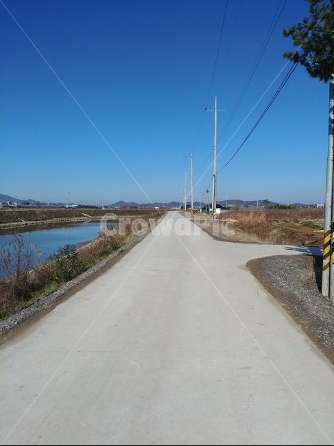 도로,road,하천,stream,시골길,파란하늘,bluesky,전봇대,telephonepole