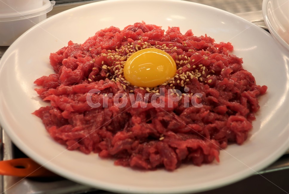 전통,한식,육회,계란,노른자,깨소금,별미,음식,한우,소고기,육사시미,육류,음식,식재료,요리,food,cook,meal,dishes,food reserves,육류,고기,meat,한식,한국음식,한국요리,korean food,korean dishes,korean meal,korean cook