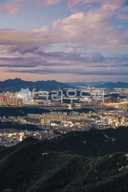 Seoul,city,night view,Seoul night view,Republic of Korea,Korea,downtown,metropolis,city night view,architecture,building,downtown,Han River,Gwanaksan,Bukhansan,Namsan,Dongjak Bridge,Gwanak-gu,Dongjak-gu,Yongsan-gu,seoul,city,nightvie