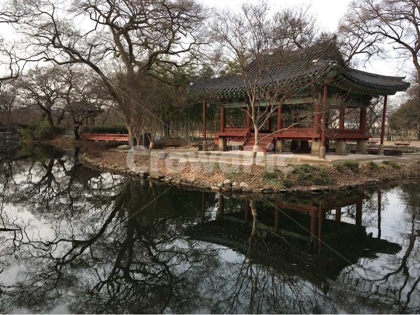 광한루,광한루원,완월정,연못,대칭,남원,gwanghallu,gwanghallupavilion,wanwoljeong,wanwoljeongpavilion,pond,symmetry,namwon,한국전통,한국문화,korean traditional,korean culture,랜드마크,landmark,tourist attraction,한국랜드마크,한국관광지,한국명소,korea landmark,korea tourist attraction
