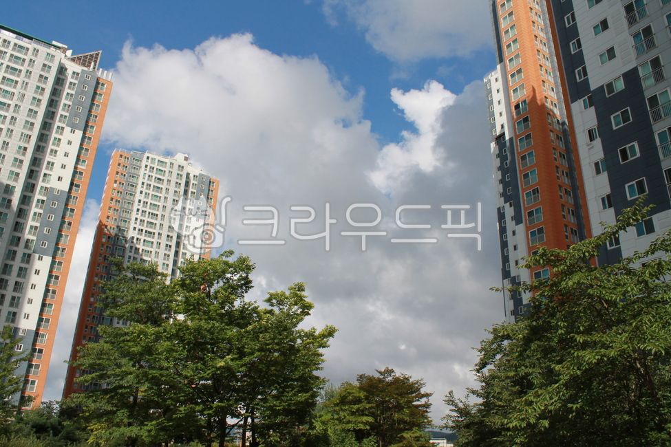 sky,cloud,summer sky,high rise building,apartment,building
