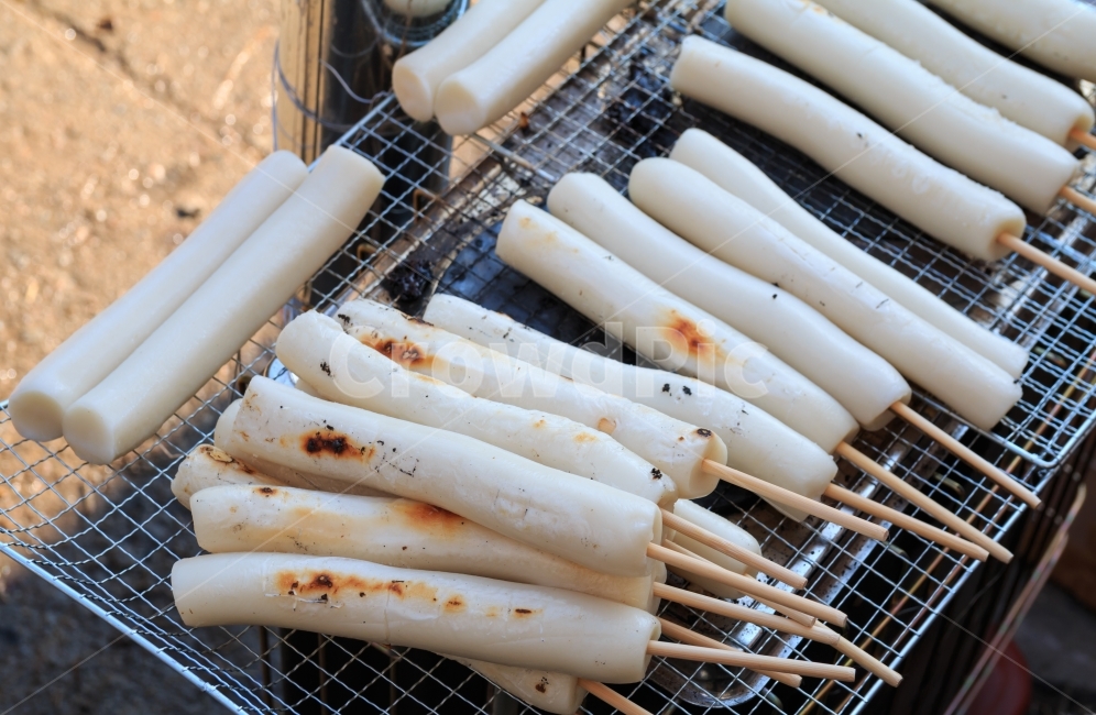 가래떡,떡,구이,꼬치,음식,간식,전통,흰떡,멥쌀,음식,식재료,요리,food,cook,meal,dishes,food reserves,한식,한국음식,한국요리,korean food,korean dishes,korean meal,korean cook,디저트,간식,후식,dessert,snack