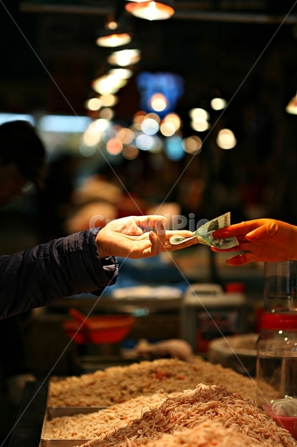 젓갈,생선,바다,어시장,배,시장,마트,마켓,market,mart,market place,사람,인물,인간,human,person,신체일부,몸,body