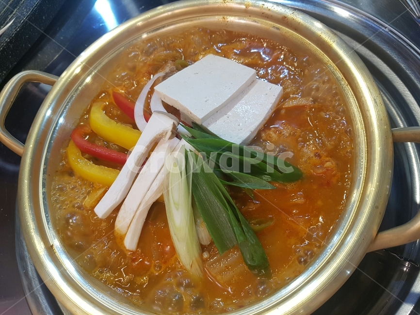 김치찌개,냄비김치찌개,묵은지찌개,김치전골,양은냄비김치찌개,음식,식재료,요리,food,cook,meal,dishes,food reserves,한식,한국음식,한국요리,korean food,korean dishes,korean meal,korean cook