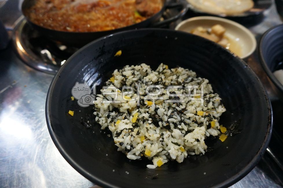 flying fish roe rice balls,Rice balls,flying fish roe,bibimbap,seaweed,pickled radish