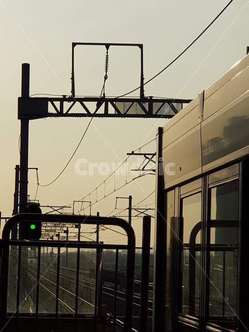 지하철,하늘,미세먼지,노을,저녁,전선,subway,train,cloud,sky,sunset