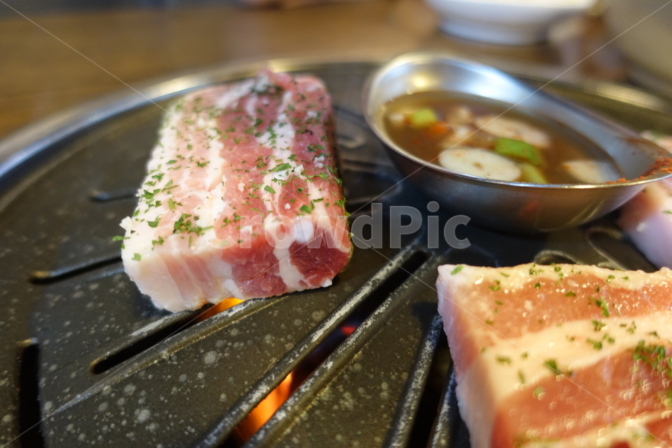 삼겹살,고기,바베큐,비비큐,굽는,굽다,돼지고기,돼지,고기굽는,음식,식재료,요리,food,cook,meal,dishes,food reserves,육류,고기,meat