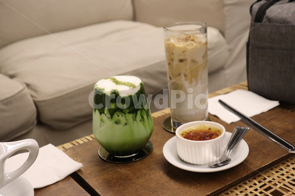 녹차라떼,소파,크림브륄레,휴식,나무