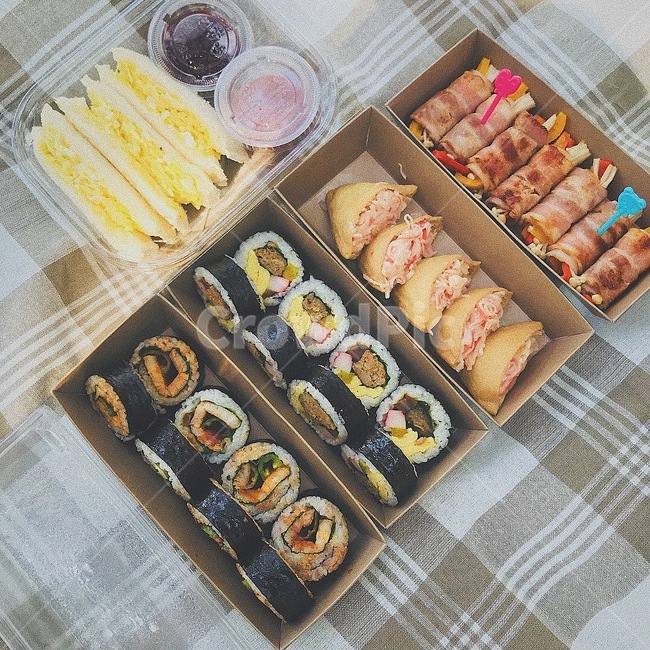 Tofu sushi,kimbap,Bacon roll,lunch box,sandwich,picnic