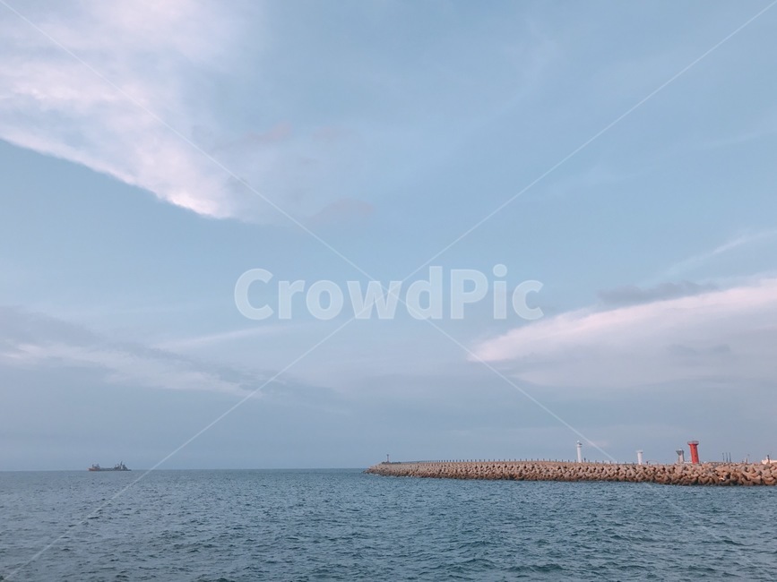 바다,하늘,등대,제주,제주도,맑음,날씨,좋음,자연,풍경,nature,landscape,등대,lighthouse,outdoors,옥외,ocean,대양,water,물,sea,shoreline,해안선