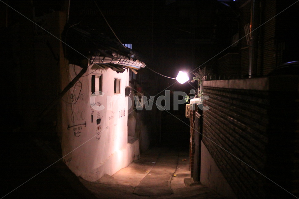 길가,저녁,밤길,골목,대문앞,한적한,감성사진,thesideofavenue,road,dinner,nightroad,frontofthegate,secludedway,emotionalphotography,야경,밤,풍경,nightscape,night,landscape,골목길,alley,공포,호러,무서운,무서움,horror,terror,fear,도로,town,도시,city,시티,street,거리,urban,어반,building,건물