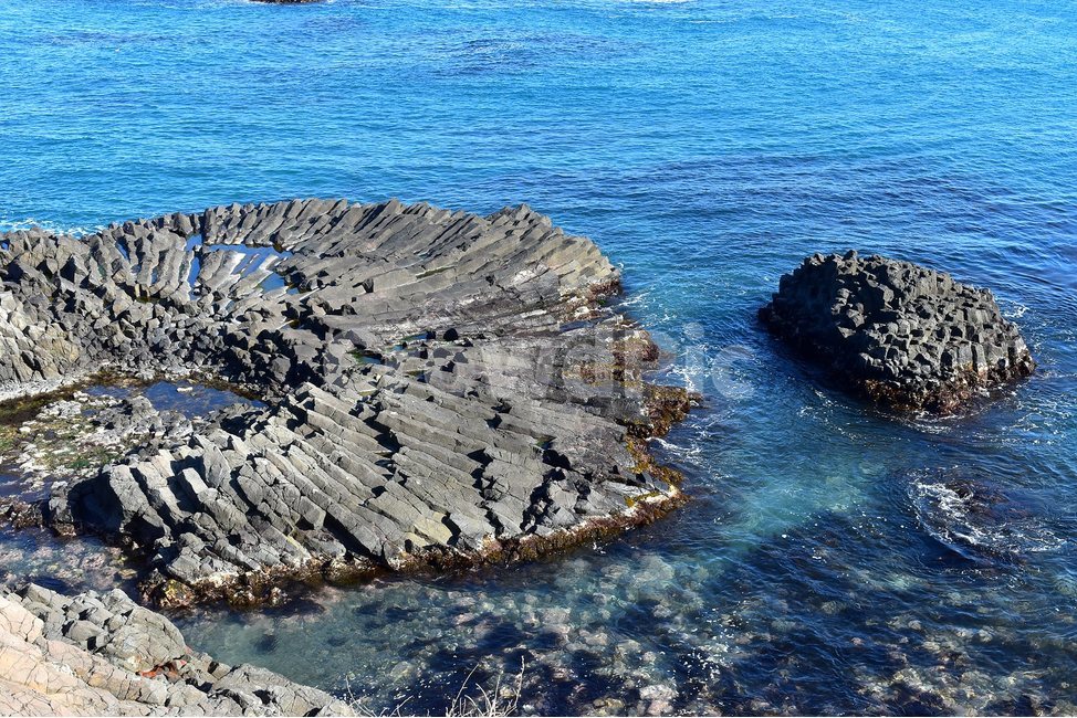 주상절리,경주,양남,풍경,바다,자연,국가지질공원,지질공원,비경,전망,조망,파란,하늘,해변,해안,korea,nature,landscape,힐링,장관,절경,여행,사진,겨울,자연풍경,2018년,2월,설연휴,가볼만한곳,traveling,crowd,한국,자연경관,감성,해파랑길,동해,아름다운,명소,읍천항,부채꼴주상절리,전망타워,주상절리전망대,자연,풍경,nature,landscape,한국자연풍경,한국자연경관,korea nature landscape,outdoors,옥외,water,물,sea,ocean,대양,rock,록