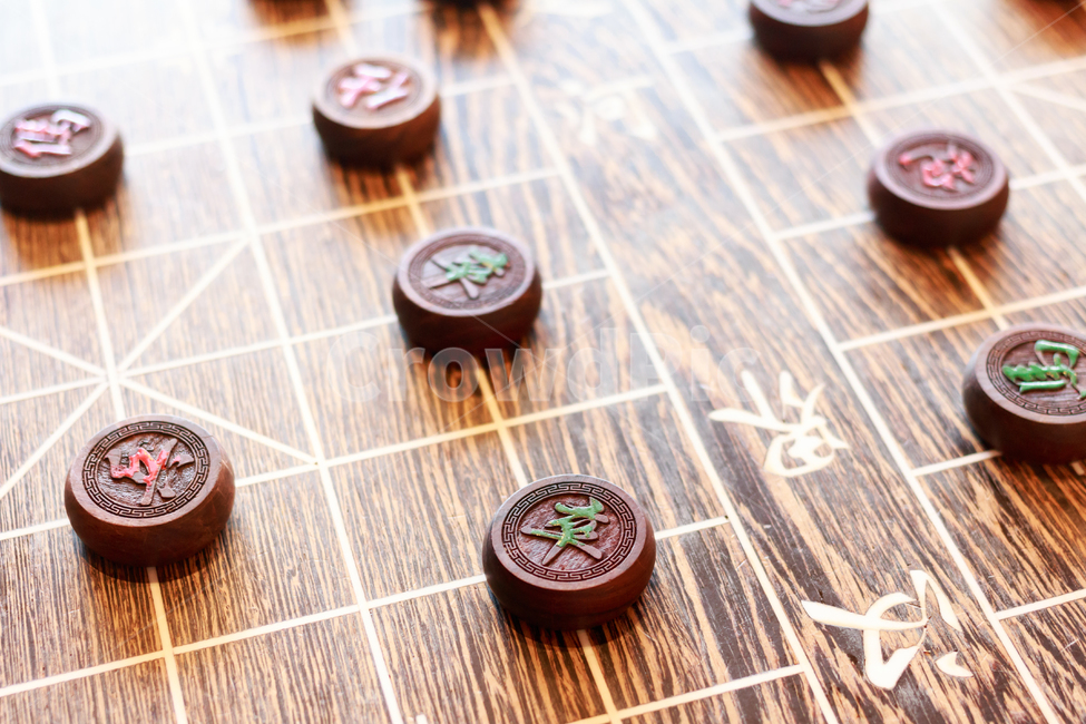 장기,체스,차이니즈체스,장기알,장기판,목재,나무,질감,중국,동양,아시아,조각,탁자,테이블,놀이,오락,게임,전통놀이,전통,문화,민속,승부,전략,나무토막,한자,글씨,한문,진법,나무판,전쟁,직사강형,전술,두뇌싸움,문자