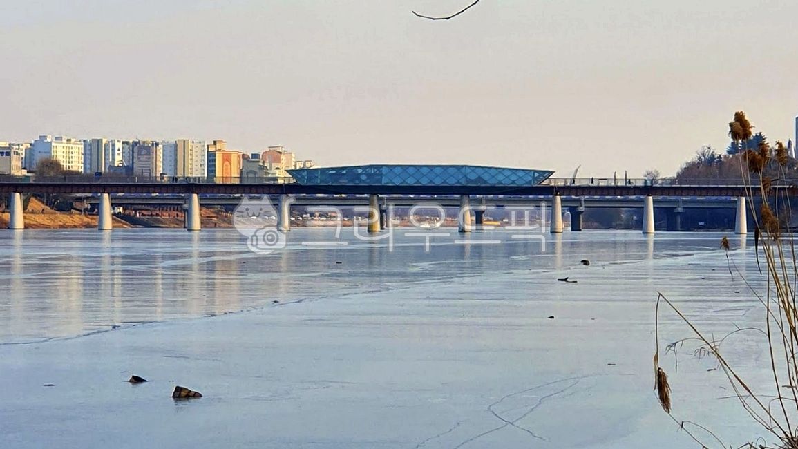 동구아양기찻길,동촌둘레길,아양기찻길,기찻길,기차길,대구선,금호강,결빙,대구,동구,동촌,아양,철교,철길,철로,겨울,railroad,bridge,river